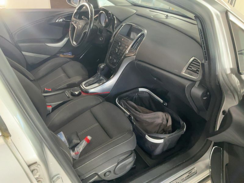 Opel Astra 2.0 CDTI Innovation 2011 – снимка 16