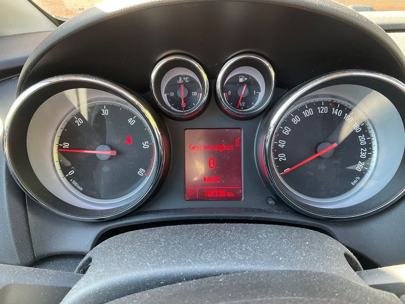Opel Astra 2.0 CDTI Innovation 2011 – снимка 18