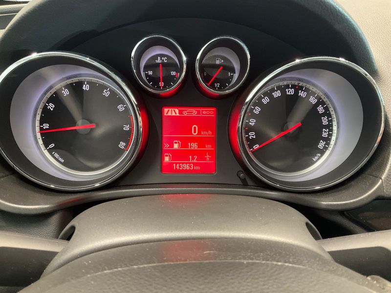 Opel Insignia Sports Tourer 2.0 Turbo Innovation 2013 – снимка 19