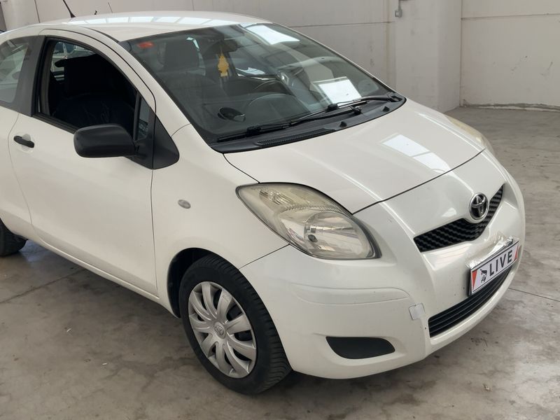 Toyota Yaris 1.4 D-4D Active 2014 – снимка 12