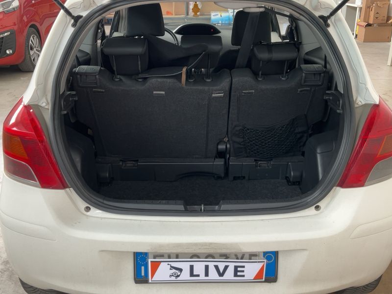 Toyota Yaris 1.4 D-4D Active 2014 – снимка 15