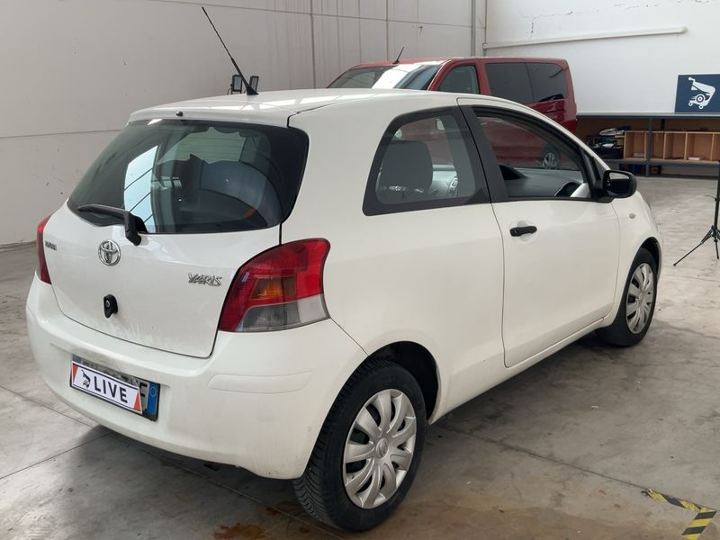 Toyota Yaris 1.4 D-4D Active 2014 – снимка 8