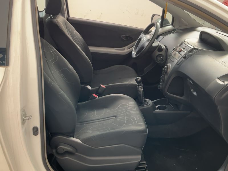 Toyota Yaris 1.4 D-4D Active 2014 – снимка 16