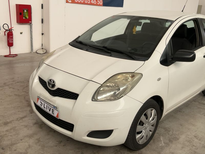 Toyota Yaris 1.4 D-4D Active 2014 – снимка 2