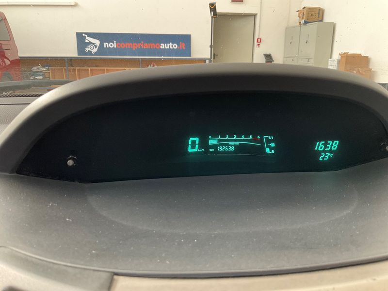 Toyota Yaris 1.4 D-4D Active 2014 – снимка 18