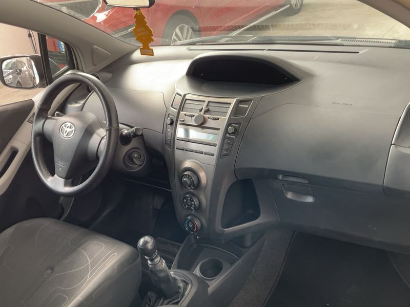 Toyota Yaris 1.4 D-4D Active 2014 – снимка 17