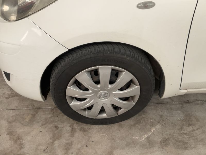 Toyota Yaris 1.4 D-4D Active 2014 – снимка 3