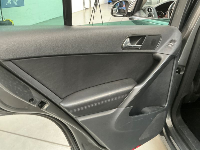 Volkswagen Tiguan 2.0 TDI Carat 4Motion 2010 – снимка 28