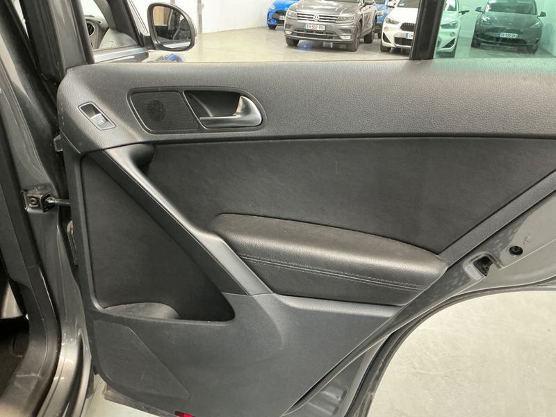 Volkswagen Tiguan 2.0 TDI Carat 4Motion 2010 – снимка 27