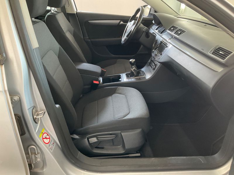 Volkswagen Passat 2.0 TDI Comfortline BlueMotion Tech 2011 – снимка 3