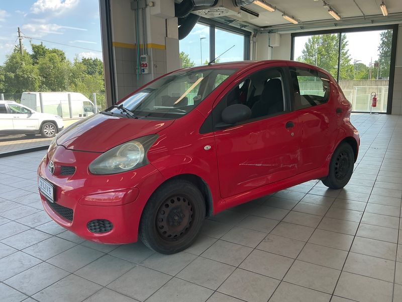 Toyota Aygo 1.0 Now 2011 – снимка 1