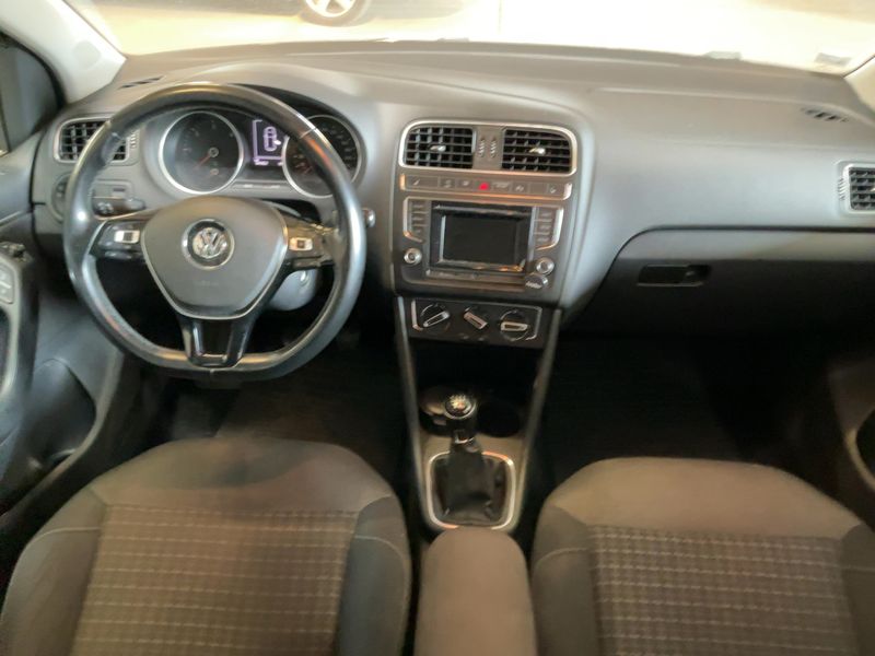 Volkswagen Polo 1.4 TDI Comfortline BlueMotion Tech 2015 – снимка 17