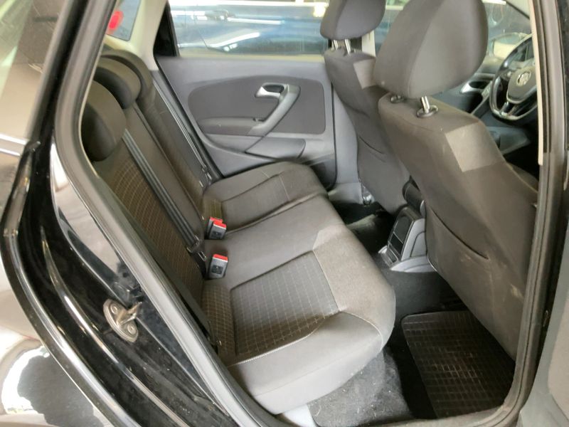 Volkswagen Polo 1.4 TDI Comfortline BlueMotion Tech 2015 – снимка 19