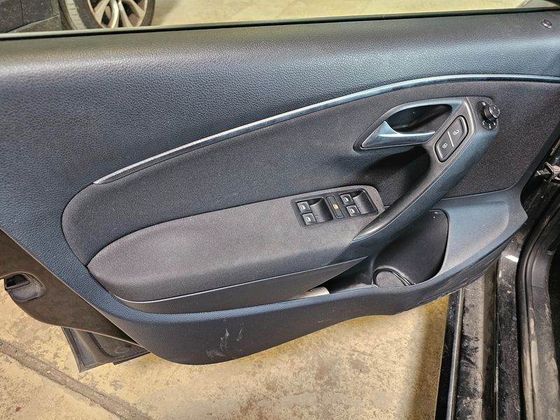 Volkswagen Polo 1.4 TDI Comfortline BlueMotion Tech 2015 – снимка 29