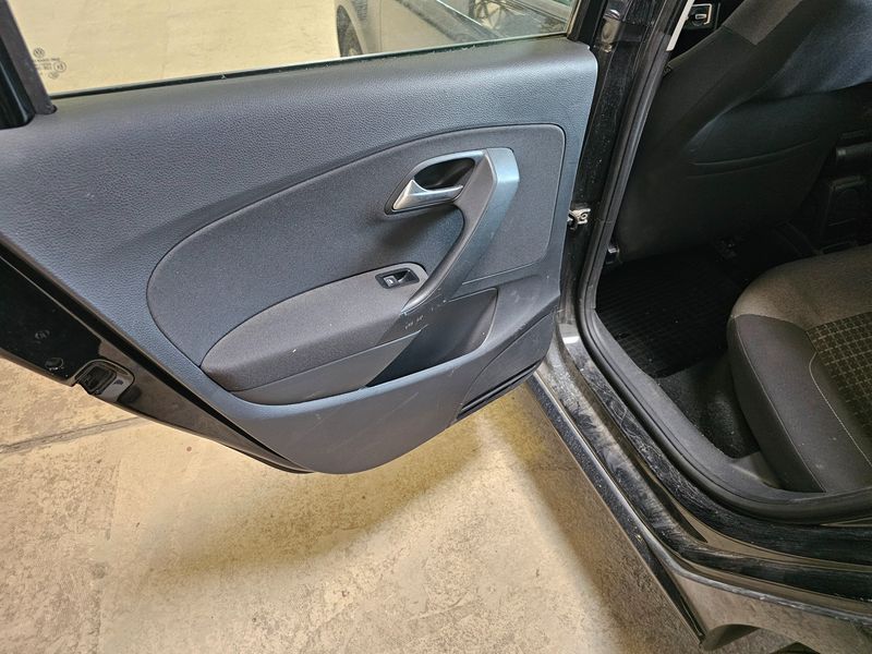Volkswagen Polo 1.4 TDI Comfortline BlueMotion Tech 2015 – снимка 26
