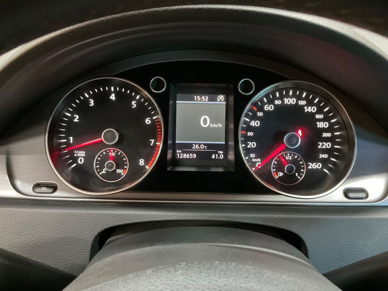 Volkswagen Passat 1.4 TSI Comfortline BlueMotion Tech 2011 – снимка 19