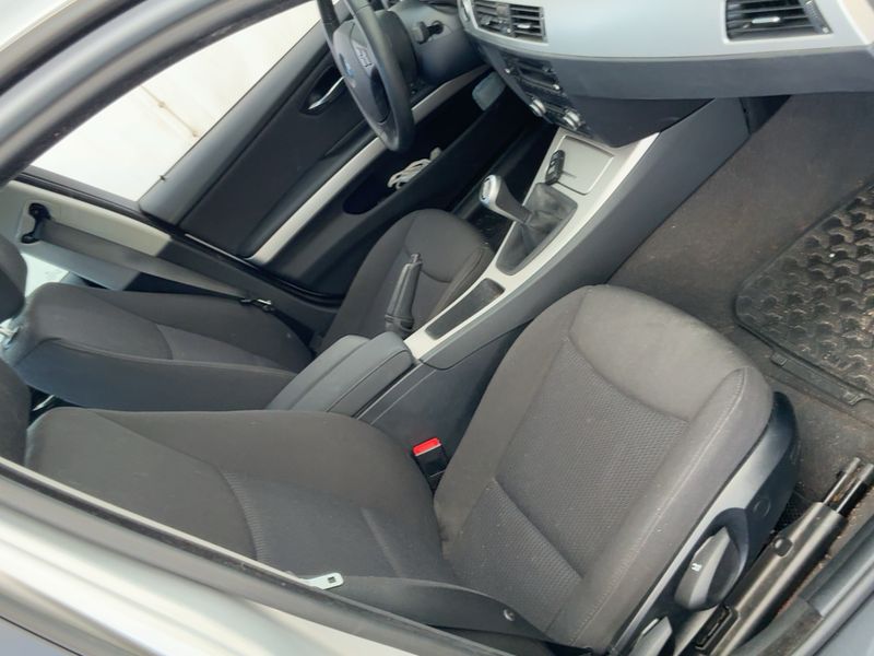 BMW 3er 318i 2009 – снимка 17