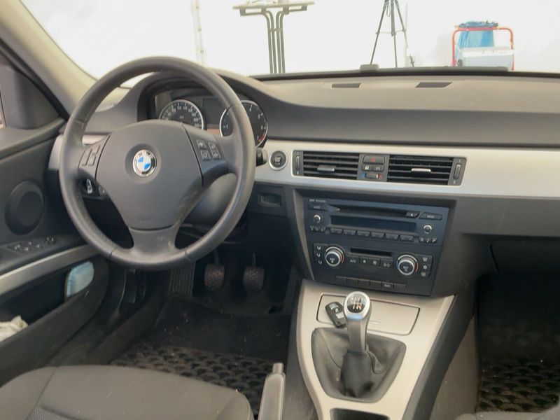 BMW 3er 318i 2009 – снимка 18