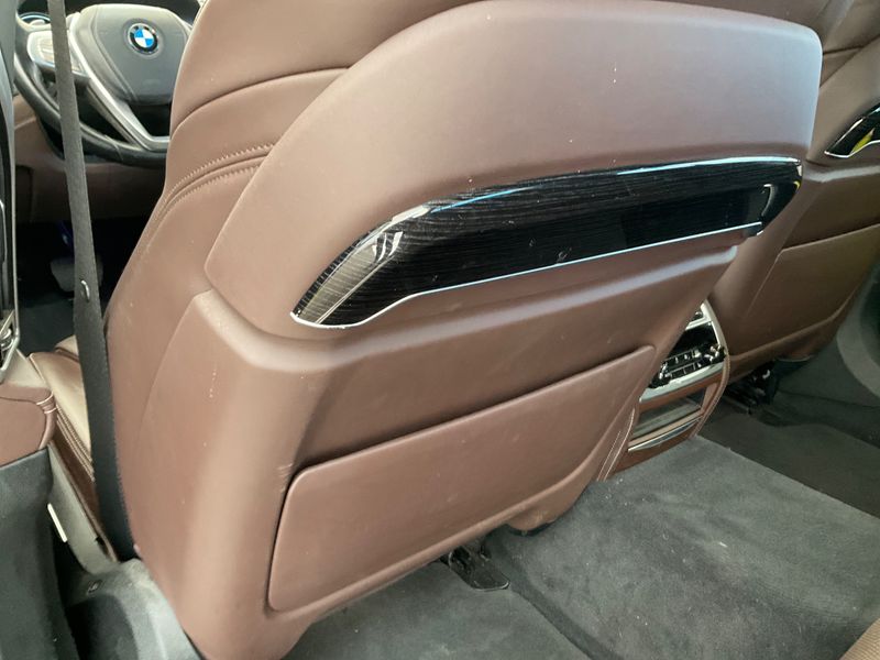 BMW 7er 750i L xDrive 2017 – снимка 26