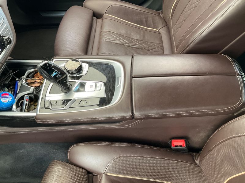 BMW 7er 750i L xDrive 2017 – снимка 32