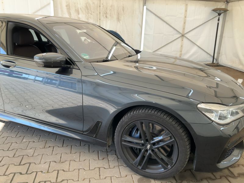 BMW 7er 750i L xDrive 2017 – снимка 12