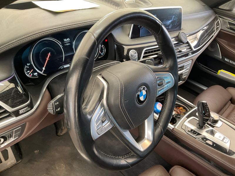 BMW 7er 750i L xDrive 2017 – снимка 33