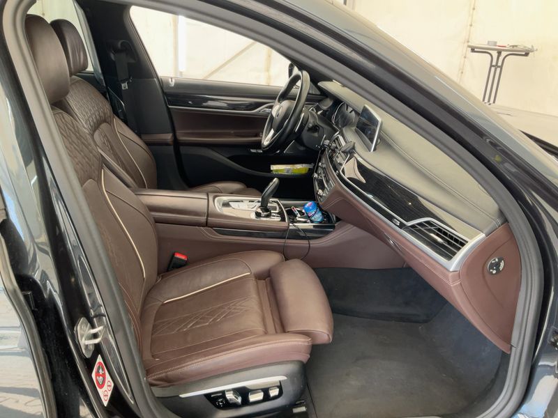 BMW 7er 750i L xDrive 2017 – снимка 17