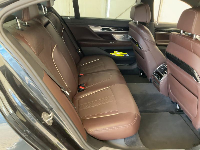 BMW 7er 750i L xDrive 2017 – снимка 20
