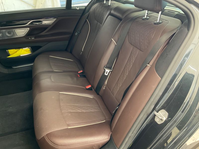 BMW 7er 750i L xDrive 2017 – снимка 35