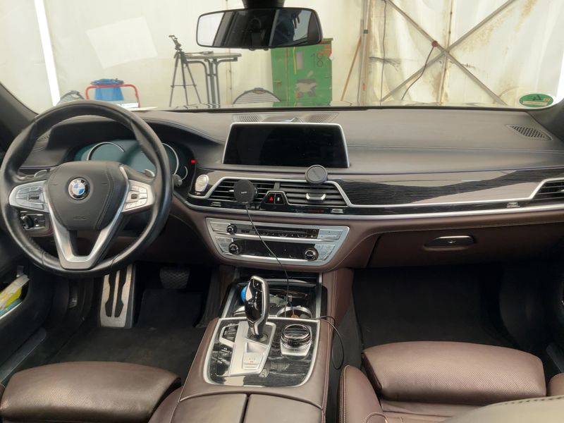 BMW 7er 750i L xDrive 2017 – снимка 18