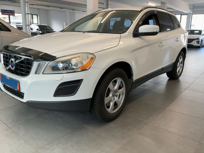 Volvo XC60 2.4 D5 Momentum AWD 2010 – снимка 2