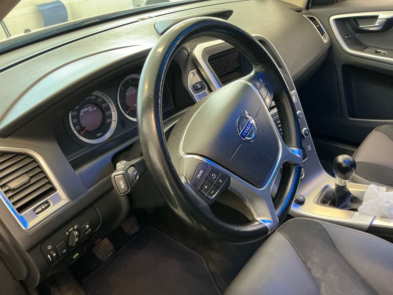 Volvo XC60 2.4 D5 Momentum AWD 2010 – снимка 24