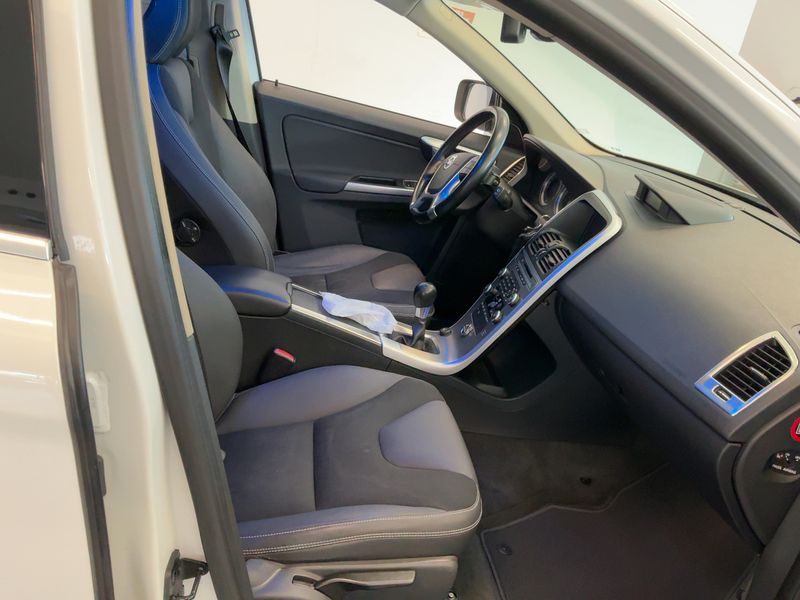 Volvo XC60 2.4 D5 Momentum AWD 2010 – снимка 17