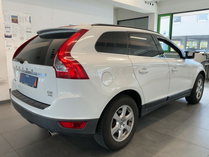 Volvo XC60 2.4 D5 Momentum AWD 2010 – снимка 8