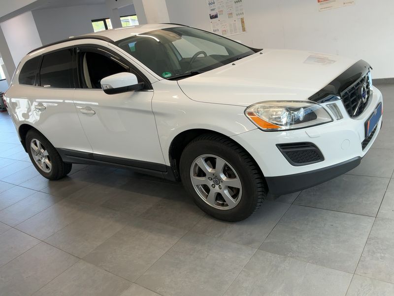 Volvo XC60 2.4 D5 Momentum AWD 2010 – снимка 12