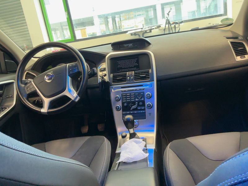 Volvo XC60 2.4 D5 Momentum AWD 2010 – снимка 18