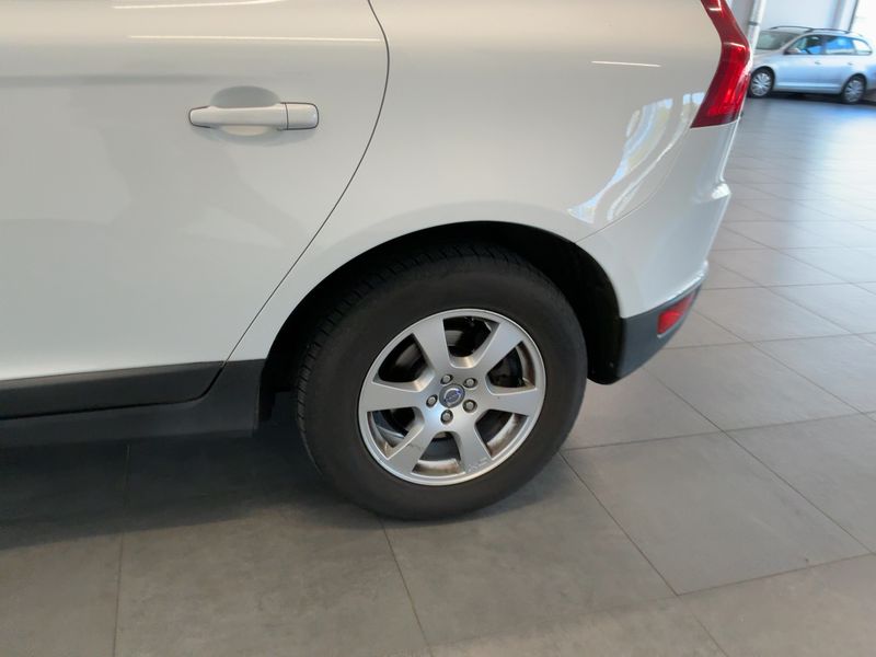 Volvo XC60 2.4 D5 Momentum AWD 2010 – снимка 5