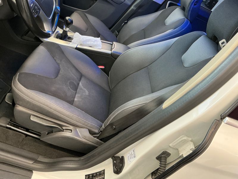 Volvo XC60 2.4 D5 Momentum AWD 2010 – снимка 30