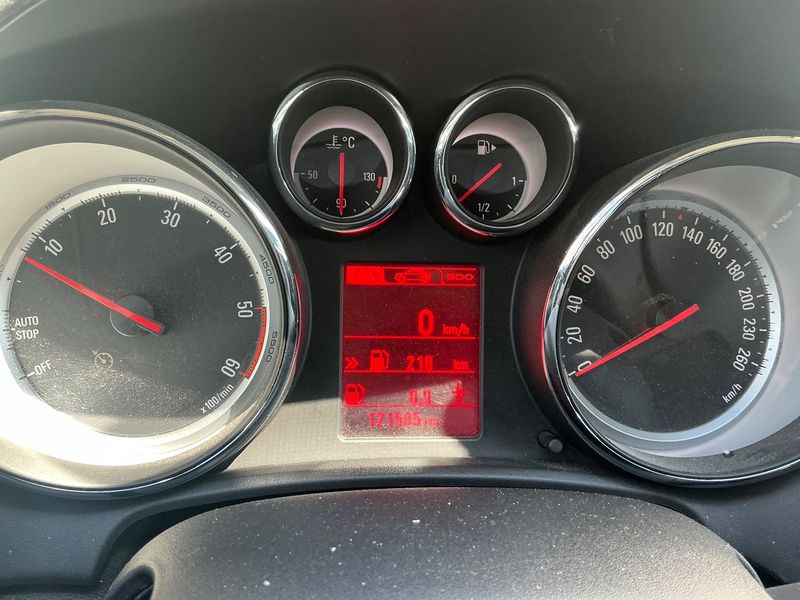 Opel Astra 1.6 CDTI DPF Edition 2014 – снимка 19
