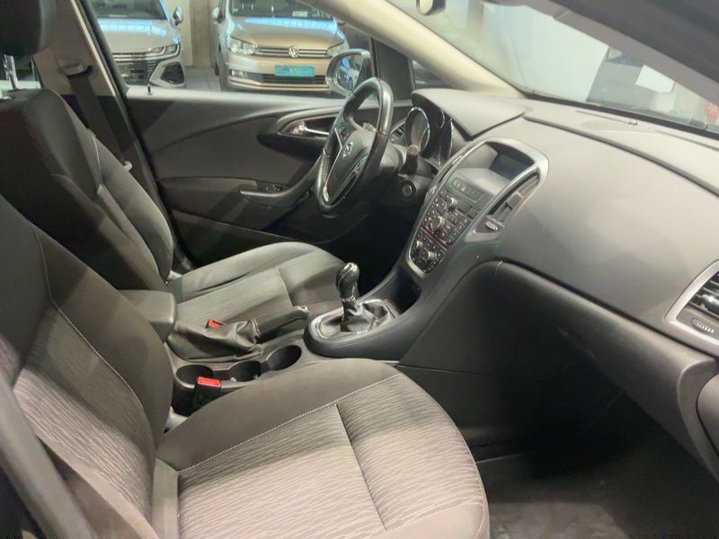 Opel Astra 1.6 CDTI DPF Edition 2014 – снимка 17