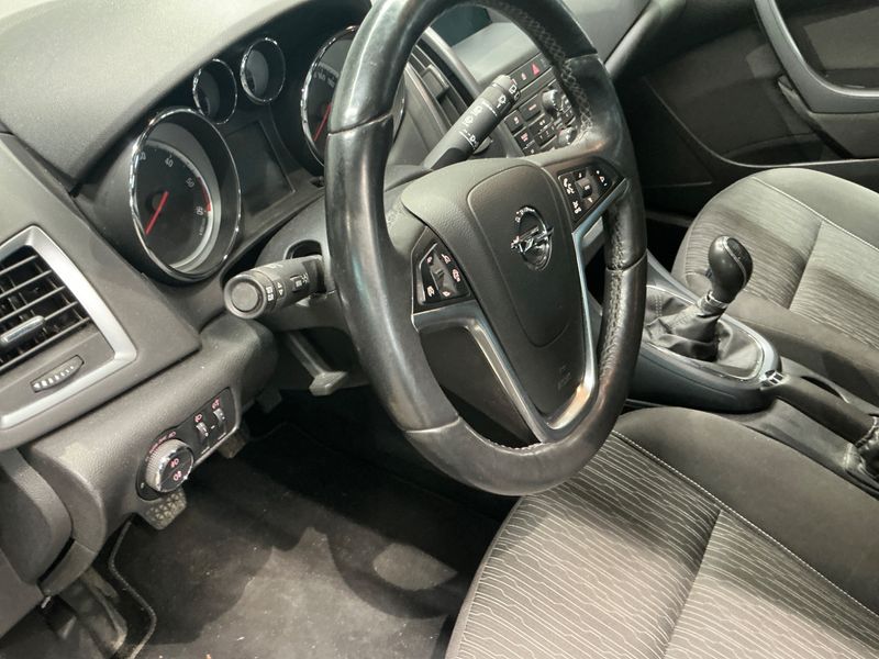 Opel Astra 1.6 CDTI DPF Edition 2014 – снимка 30