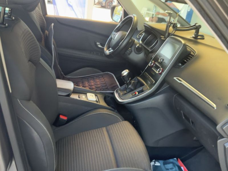 Renault Grand Scenic 1.3 TCe Business 2021 – снимка 16