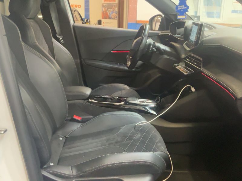 Peugeot 2008 1.5 Blue-HDi GT Pack 2023 – снимка 16