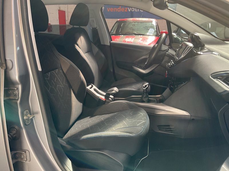 Peugeot 2008 1.2 e-THP Style 2019 – снимка 16
