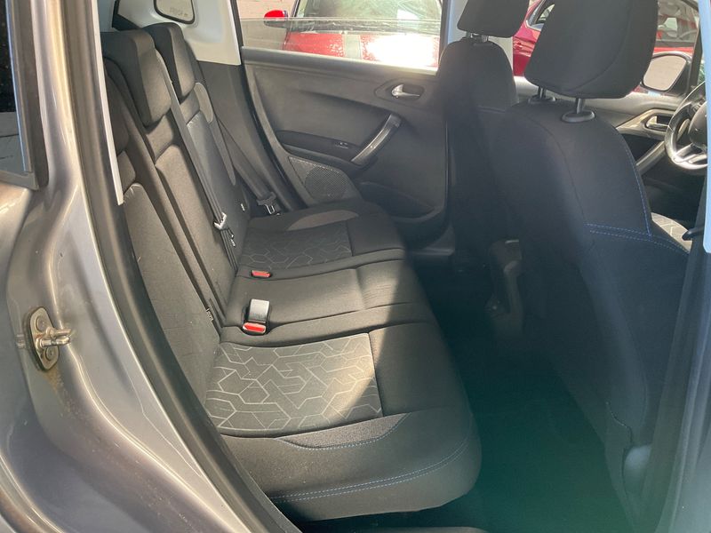 Peugeot 2008 1.2 e-THP Style 2019 – снимка 19