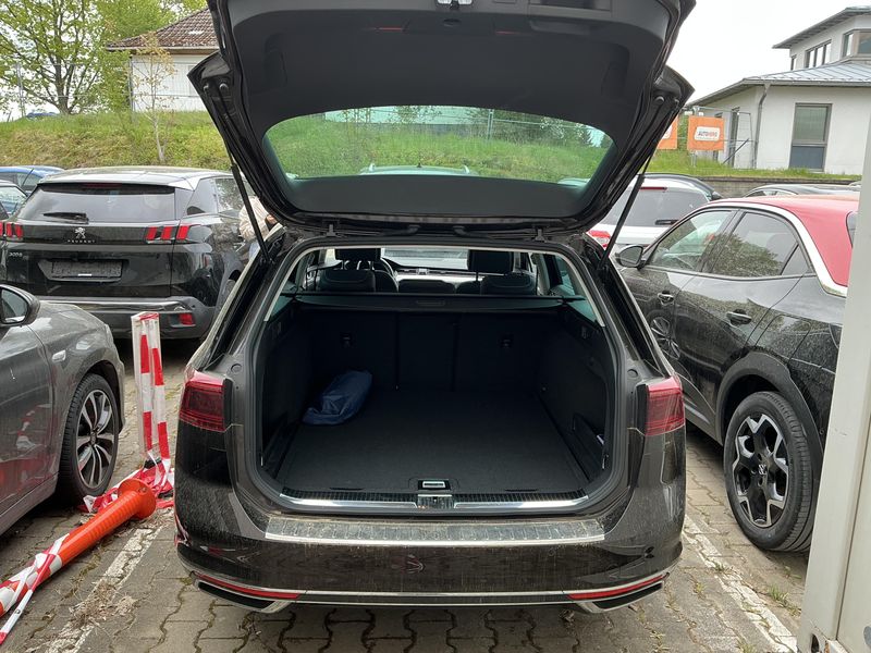 Volkswagen Passat 2.0 TDI Elegance 2019 – снимка 15