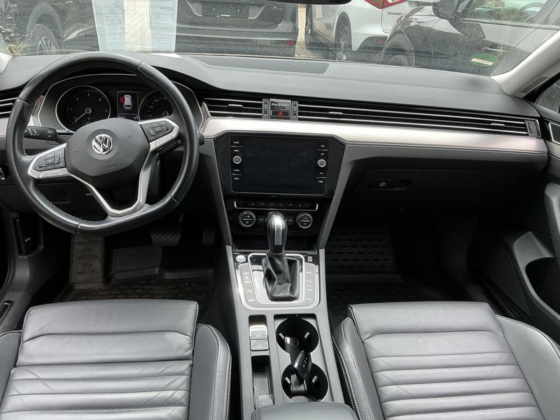 Volkswagen Passat 2.0 TDI Elegance 2019 – снимка 17
