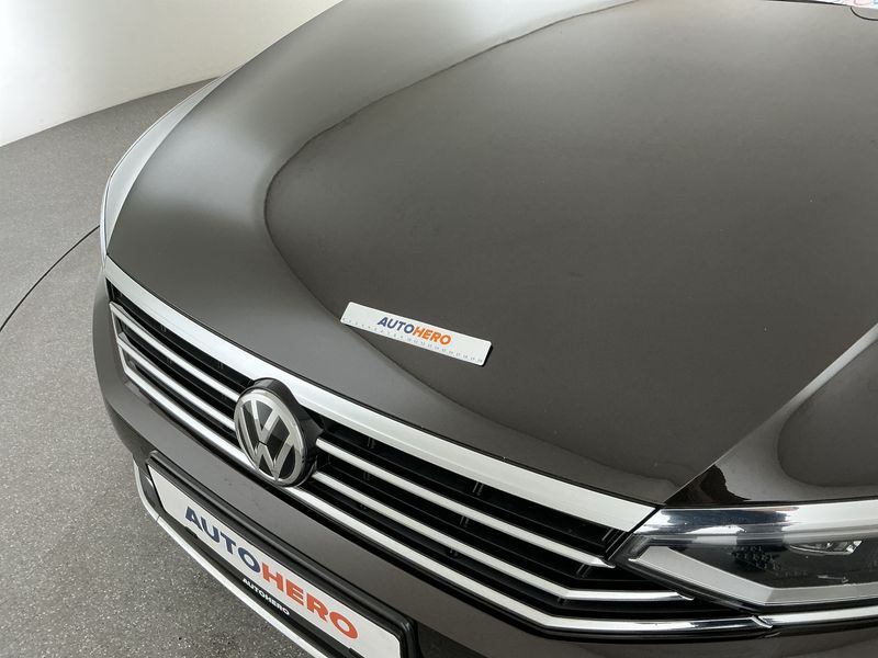 Volkswagen Passat 2.0 TDI Elegance 2019 – снимка 35