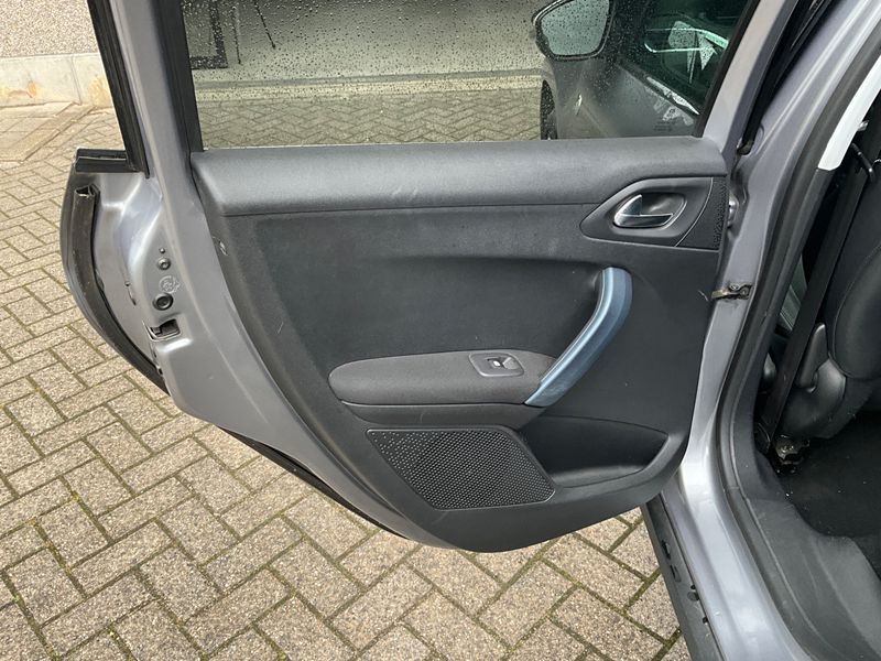 Peugeot 2008 1.6 e-HDi Crossway 2015 – снимка 26