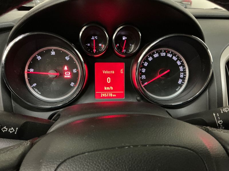 Opel Astra 1.7 CDTI Edition 2012 – снимка 4